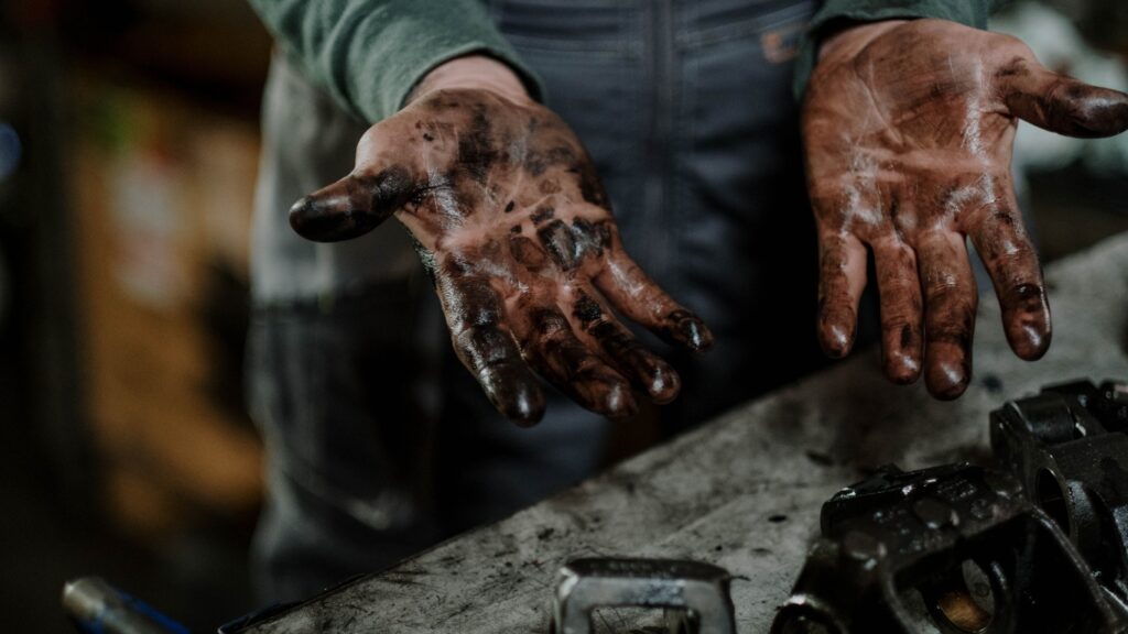 Read more about the article Common Signs of Grease Degradation and When to Replace