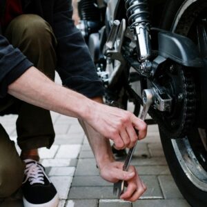 Signs Your Two-Stroke Engine Needs Better 2T Oil